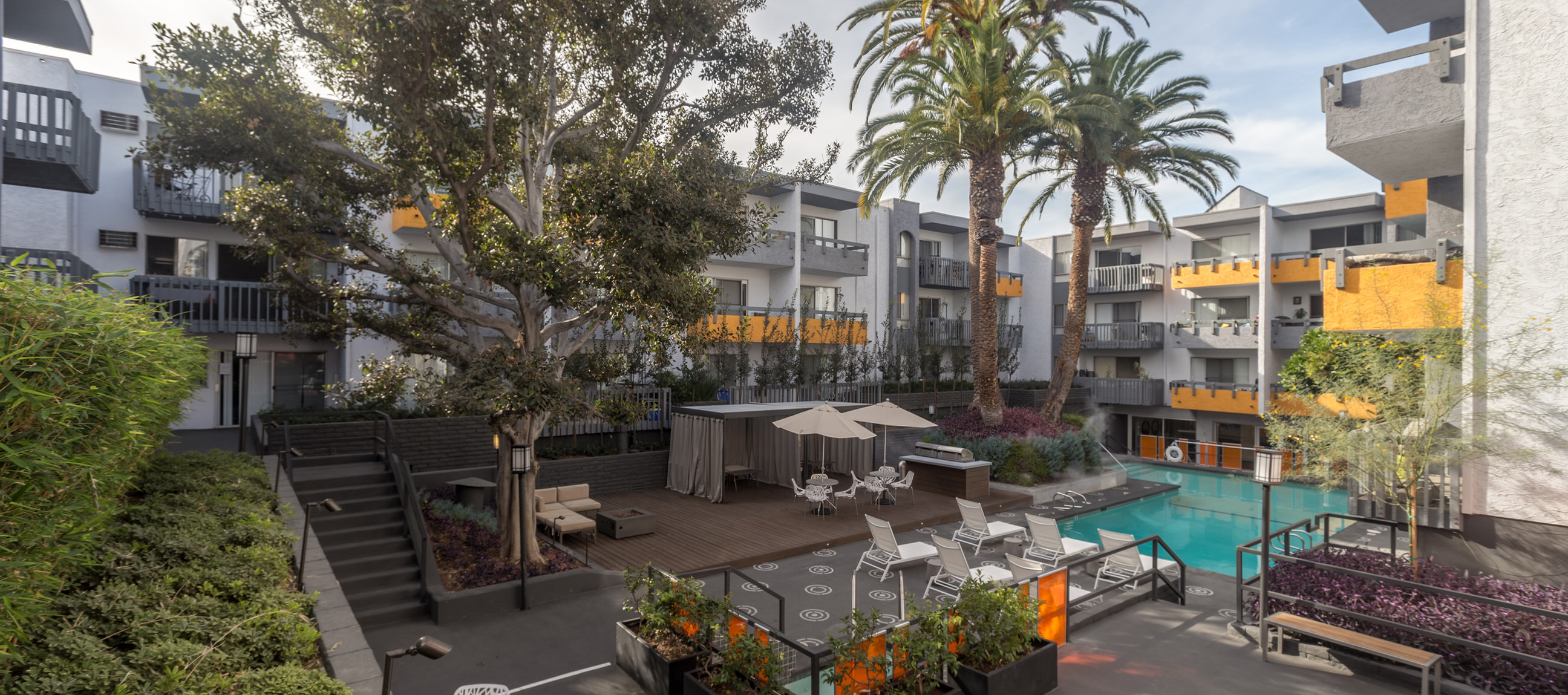 Photo of pool deck area at Aspen Apartments in Los Angeles, CA