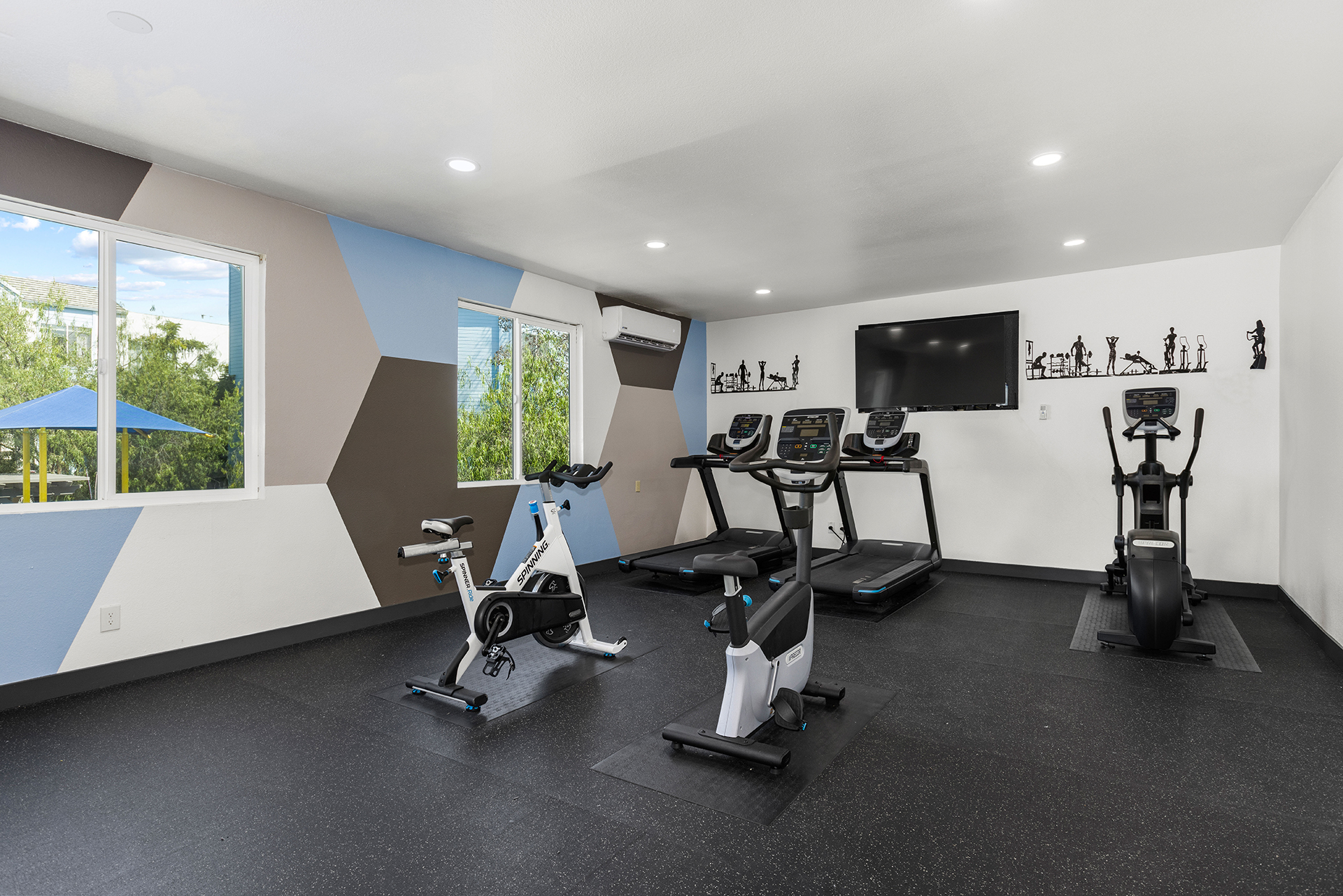 Fitness Center photo of The Enclave Apartments in Paramount, CA