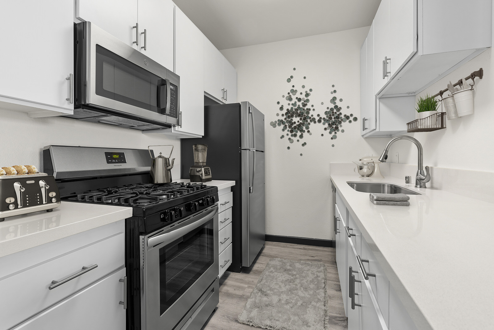 Kitchen photo of The Enclave Apartments in Paramount, CA
